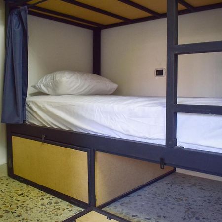 Area 51 Hostel Меделин Екстериор снимка