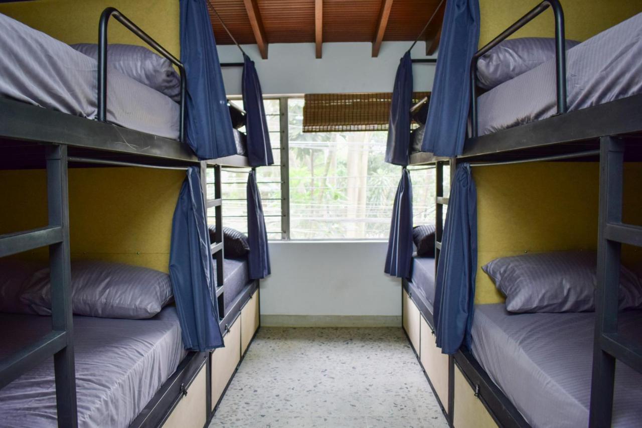 Area 51 Hostel Меделин Екстериор снимка