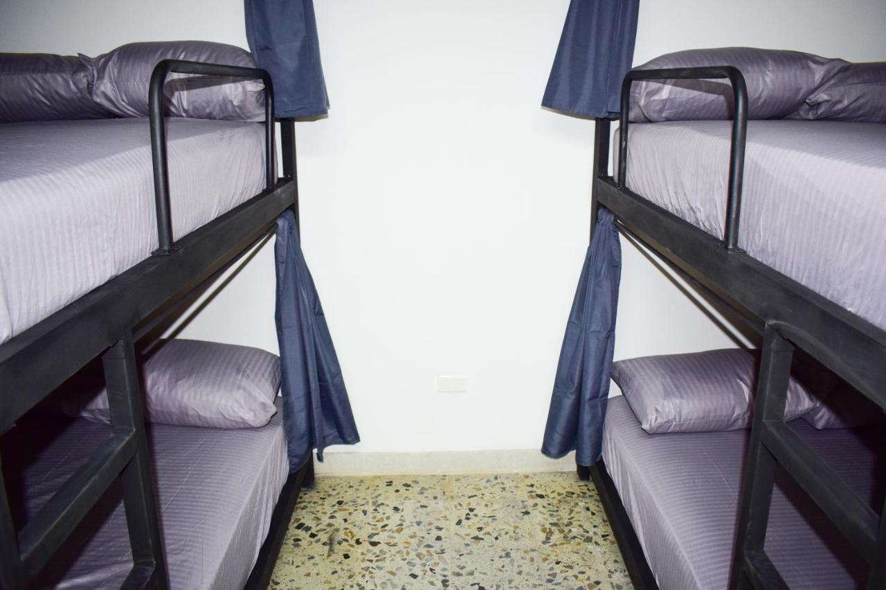 Area 51 Hostel Меделин Екстериор снимка