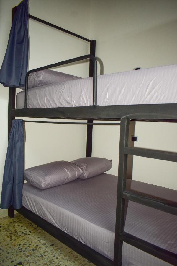 Area 51 Hostel Меделин Екстериор снимка